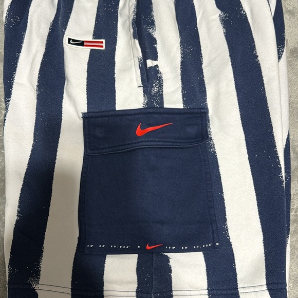 Nike Shorts (Large) - Picture 3 of 4